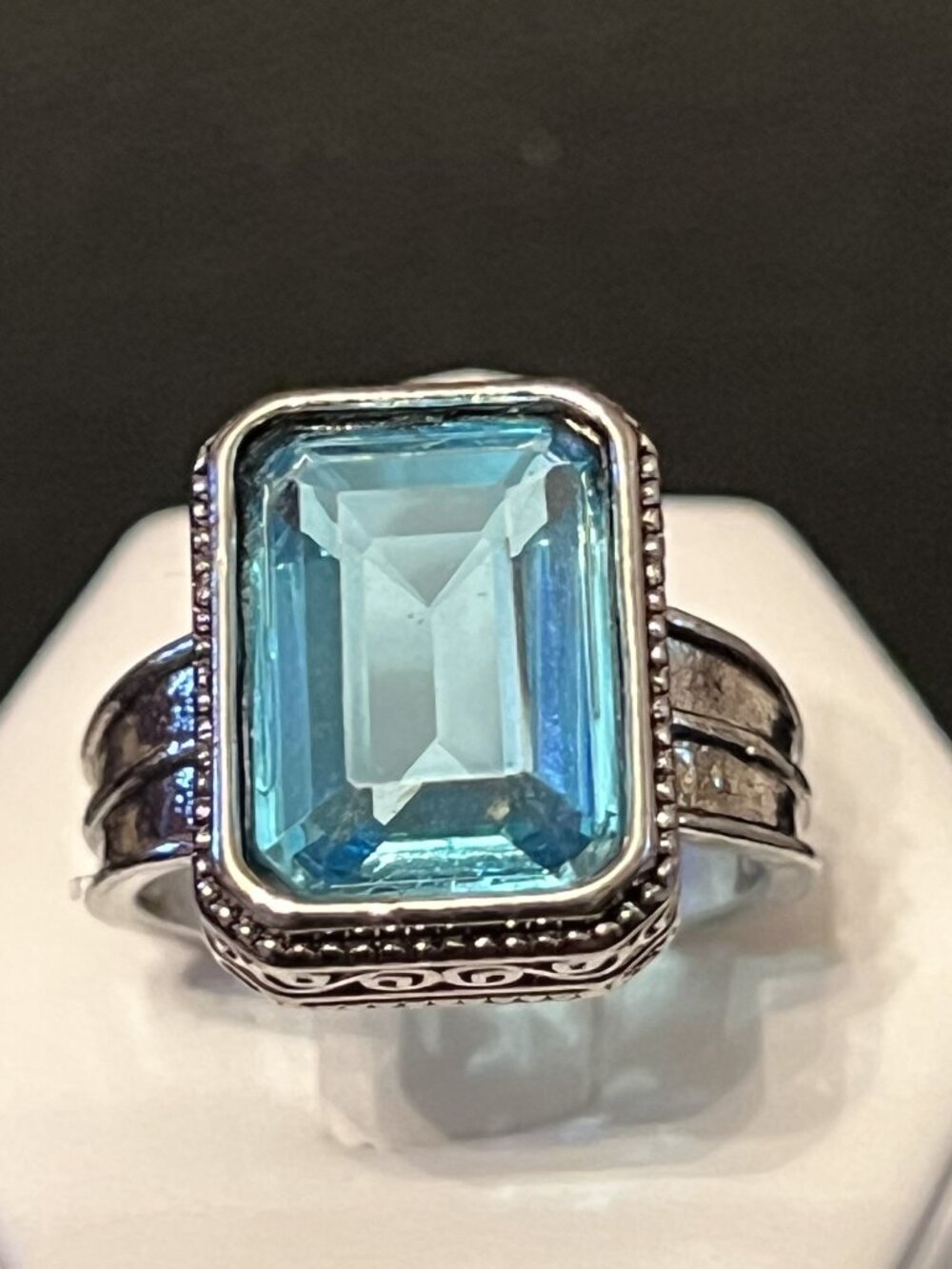 Gorgeous Silverplated Blue Stone Ring Size 9 (358)
